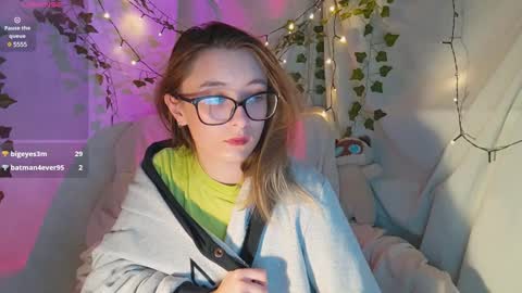 Snapshot of moonlight__lovers chatting on December 2, 1:24 pm Dana online show from December 2, 1:24 pm