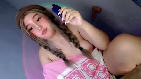 Snapshot of moonlight_baby28 chatting on July 13, 10:01 pm B E T T Y online show from July 13, 10:01 pm