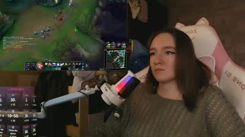 Snapshot of moonlish_siren chatting on April 25, 7:33 pm Katrin online show from April 25, 7:33 pm
