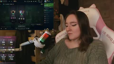 Snapshot of moonlish_siren chatting on April 29, 8:48 pm Katrin online show from April 29, 8:48 pm