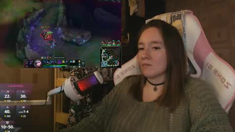Snapshot of moonlish_siren chatting on May 14, 9:21 pm Katrin online show from May 14, 9:21 pm