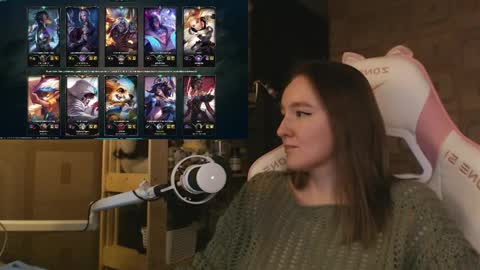 Snapshot of moonlish_siren chatting on May 18, 9:09 pm Katrin online show from May 18, 9:09 pm