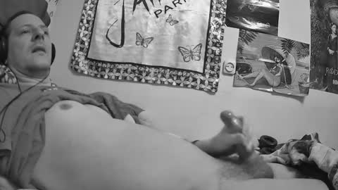 Snapshot of moonlucky007 chatting on December 14, 7:03 am Moonlucky007 online show from December 14, 7:03 am