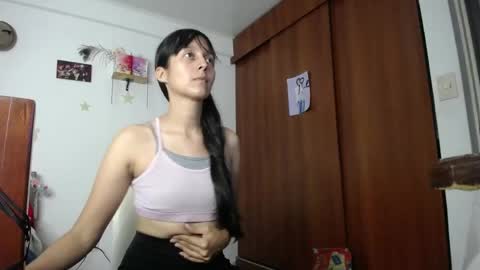 Snapshot of moonlunita chatting on May 25, 10:27 pm moonlunita online show from May 25, 10:27 pm