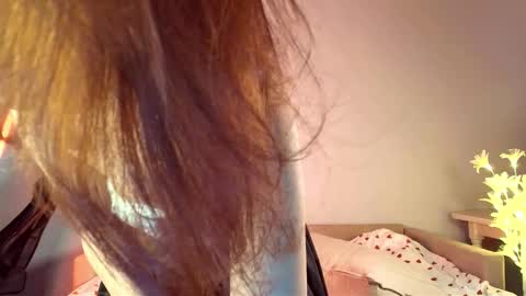 Snapshot of moonmimmi chatting on February 28, 4:35 am moonmimmi online show from February 28, 4:35 am