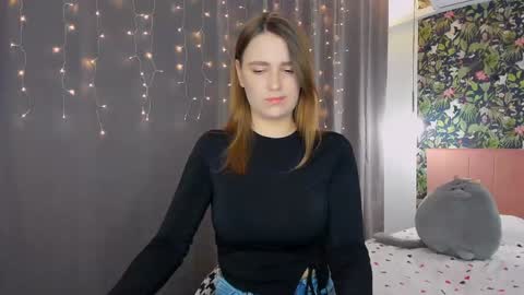 Monica online show from December 10, 6:06 pm