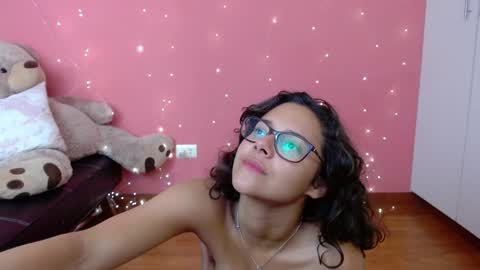 Snapshot of mora_haze chatting on January 27, 2:53 am Mora Haze 3 online show from January 27, 2:53 am