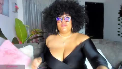 Snapshot of moradaniels chatting on January 17, 10:22 am online show from January 17, 10:22 am