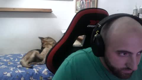 Snapshot of morenoch19 chatting on December 2, 2:19 pm alejo online show from December 2, 2:19 pm