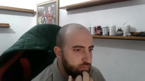 Snapshot of morenoch19 chatting on December 7, 12:35 pm alejo online show from December 7, 12:35 pm