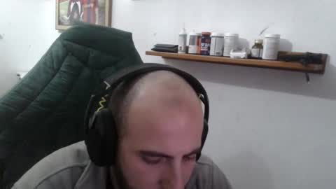 Snapshot of morenoch19 chatting on December 8, 9:08 pm alejo online show from December 8, 9:08 pm