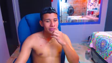 Snapshot of morenofullhot chatting on December 10, 4:06 pm MorenoFullHot online show from December 10, 4:06 pm