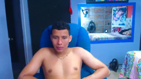Snapshot of morenofullhot chatting on December 13, 1:22 pm MorenoFullHot online show from December 13, 1:22 pm