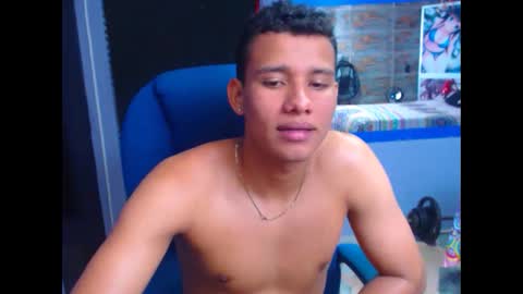 Snapshot of morenofullhot chatting on December 13, 4:38 pm MorenoFullHot online show from December 13, 4:38 pm