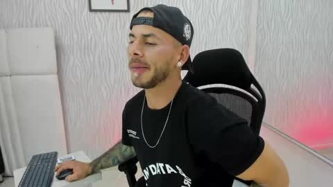 Snapshot of morfeo_sex5 chatting on December 13, 8:58 pm morfeo_sex5 online show from December 13, 8:58 pm