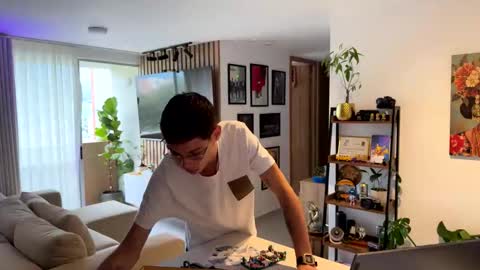 Snapshot of morgan_hiller chatting on November 15, 9:00 pm online show from November 15, 9:00 pm