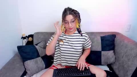 Snapshot of morgana_noctis chatting on February 4, 11:31 pm morgana_noctis online show from February 4, 11:31 pm