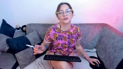 Snapshot of morgana_noctis chatting on February 11, 11:54 pm morgana_noctis online show from February 11, 11:54 pm