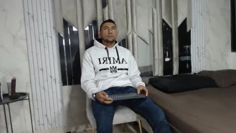 MORGAN AND MEGAN online show from December 1, 11:15 am