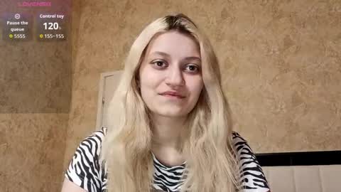 Eva is here now  help me get 50 thumbs up pls  online show from March 29, 9:15 pm