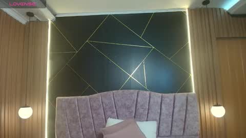 Moriah online show from March 25, 12:11 pm