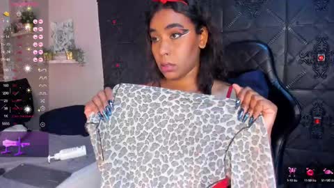Snapshot of morochaa_fire chatting on December 9, 2:49 pm Morocha online show from December 9, 2:49 pm