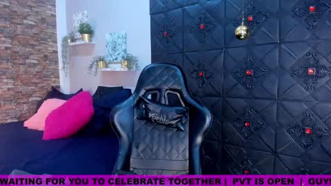 Snapshot of morochaa_fire chatting on December 23, 2:35 am Morocha online show from December 23, 2:35 am
