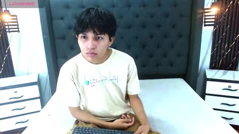 Snapshot of mortelle_ chatting on November 1, 1:24 pm MORTELLE online show from November 1, 1:24 pm