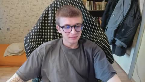 Snapshot of mortywithlove chatting on April 22, 7:33 am Morty online show from April 22, 7:33 am