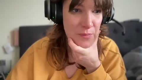 Snapshot of mossy_mommy chatting on May 2, 11:32 pm Mossy Mommy online show from May 2, 11:32 pm