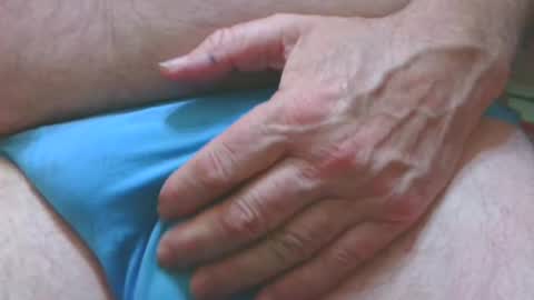 Snapshot of moth12 chatting on March 7, 1:31 am moth12 online show from March 7, 1:31 am