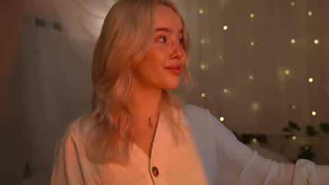 Snapshot of mother__of__dragons chatting on September 22, 9:28 pm  Deni and Jett my weekly schedule online show from September 22, 9:28 pm