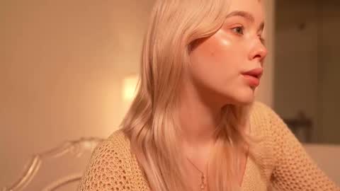 Snapshot of mother__of__dragons chatting on October 4, 11:47 pm  Deni and Jett my weekly schedule online show from October 4, 11:47 pm