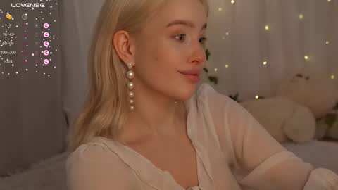 Snapshot of mother__of__dragons chatting on October 17, 3:47 pm  Deni and Jett my weekly schedule online show from October 17, 3:47 pm