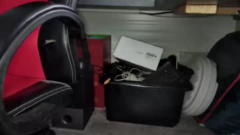 Snapshot of mouillelenos chatting on March 11, 7:26 am CamO online show from March 11, 7:26 am