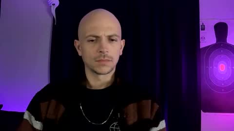 Snapshot of mount_vesuvius chatting on October 31, 6:25 am mount_vesuvius online show from October 31, 6:25 am