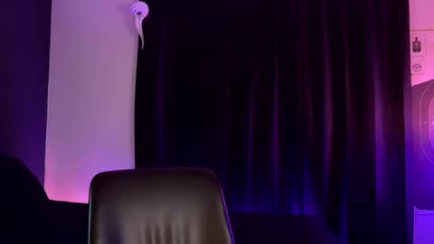 Snapshot of mount_vesuvius chatting on November 16, 4:23 pm mount_vesuvius online show from November 16, 4:23 pm