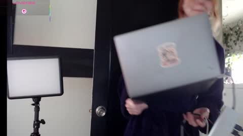 Snapshot of mousiegirl chatting on October 23, 8:40 pm Mousie online show from October 23, 8:40 pm