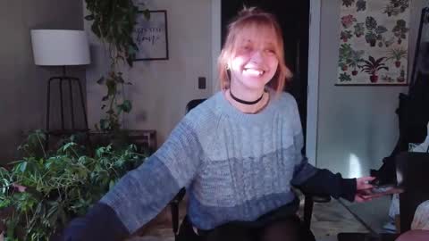 Snapshot of mousiegirl chatting on November 18, 8:46 pm Mousie online show from November 18, 8:46 pm