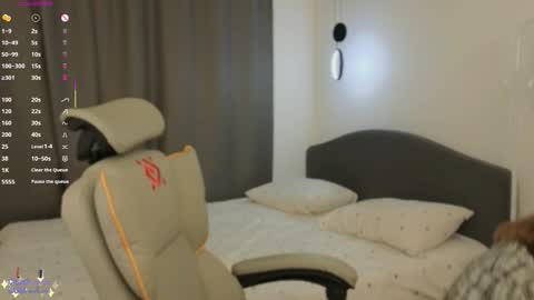 Ivy online show from March 25, 7:53 pm