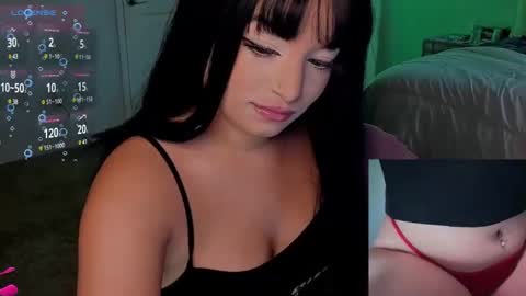 Snapshot of moxiexfoxie chatting on February 23, 1:10 pm moxieXfoxie online show from February 23, 1:10 pm