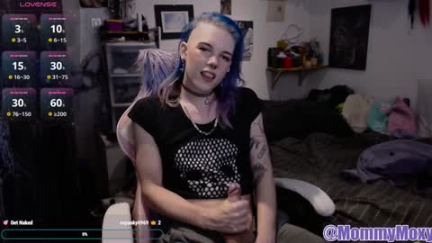 Snapshot of moxynverve chatting on December 1, 7:47 pm Moxy online show from December 1, 7:47 pm