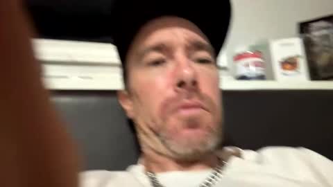 Snapshot of mr_a420 chatting on December 17, 9:21 pm mr_a420 online show from December 17, 9:21 pm