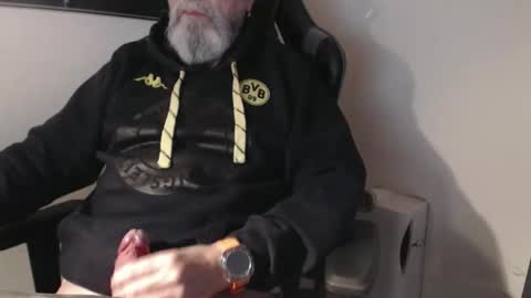 Snapshot of mr_boombastic2021 chatting on November 8, 11:43 am mr_boombastic2021 online show from November 8, 11:43 am