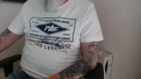 mr_boombastic2021 online show from April 18, 9:24 am