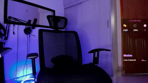 chris online show from February 7, 2:37 am