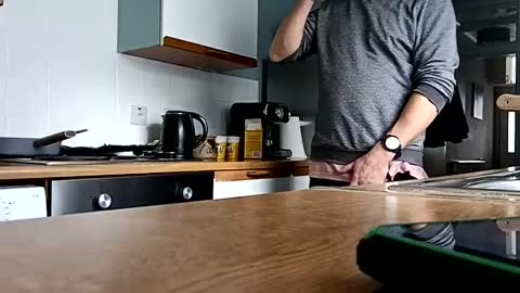 Snapshot of mr_i_ chatting on February 1, 10:05 am mr_i_ online show from February 1, 10:05 am