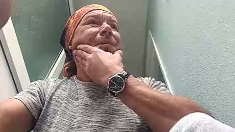 Snapshot of mr_i_ chatting on September 12, 8:14 am mr_i_ online show from September 12, 8:14 am