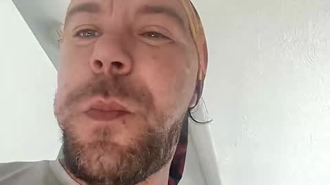 Snapshot of mr_i_ chatting on September 22, 11:12 am mr_i_ online show from September 22, 11:12 am