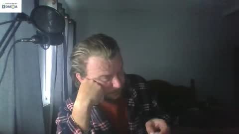 Snapshot of mr_i_ chatting on October 29, 9:00 am mr_i_ online show from October 29, 9:00 am